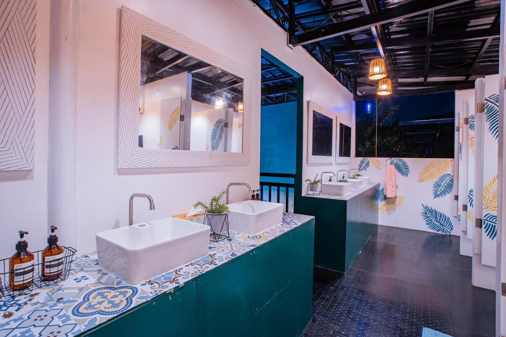 Lartista Hostel Puerto Princesa Екстер'єр фото